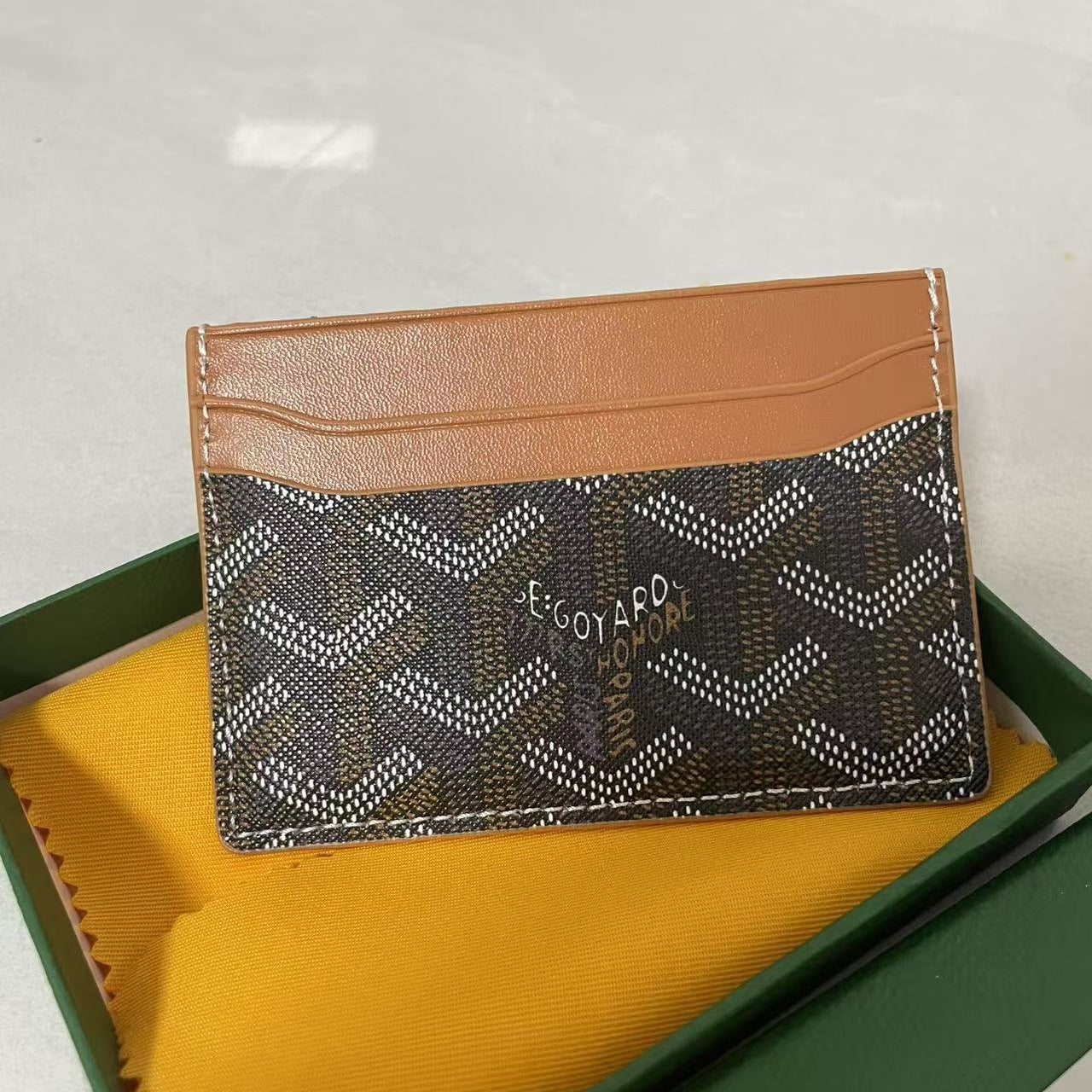 Gridmark Card Holder