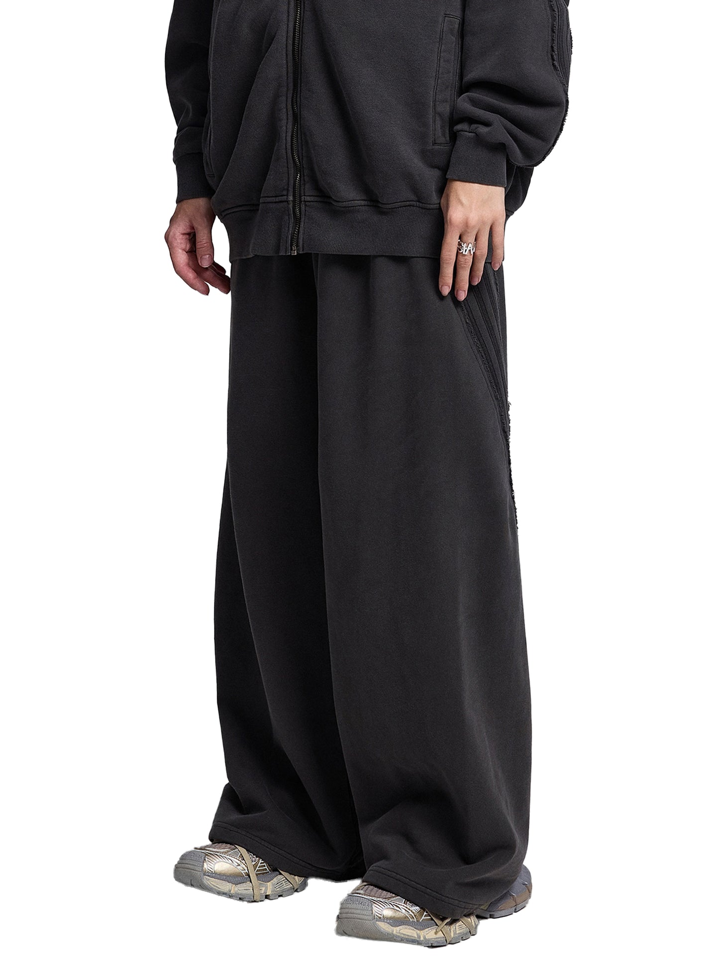 No 180 Snow Wash Raw Edge Sweatpants